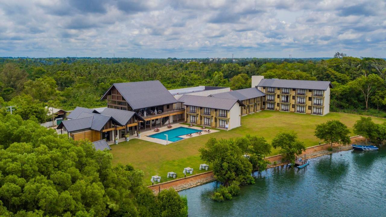 Amora Lagoon Hotel 5*